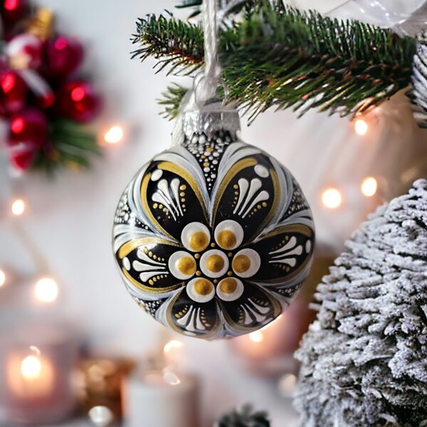 Elegante Weiße und Goldene Mandala Christbaumkugel